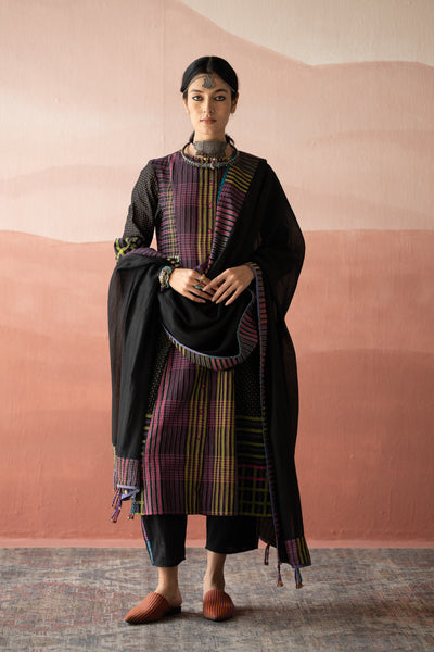 ZUBERI KURTA